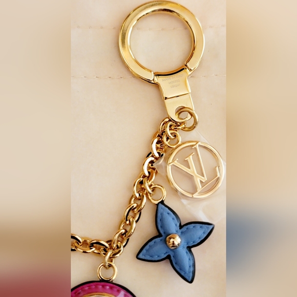 Authentic Louis Vuitton Preppy flowers Bag Charm. New w/box & dust bag - Picture 8 of 12